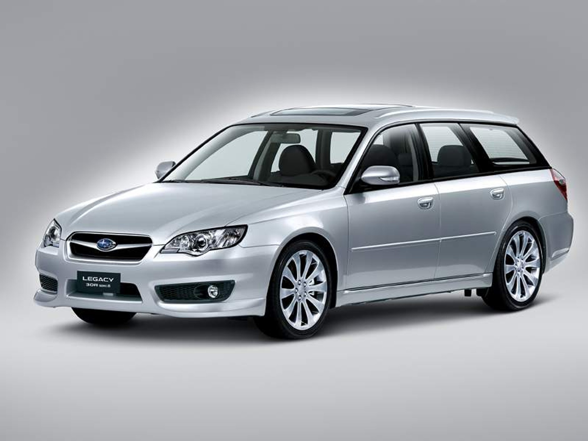 Paryż: Subaru Legacy po face liftingu
