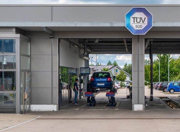 Nowy raport TÜV. Bezlitośni diagności z Niemiec wskazali najgorsze i najlepsze auta
