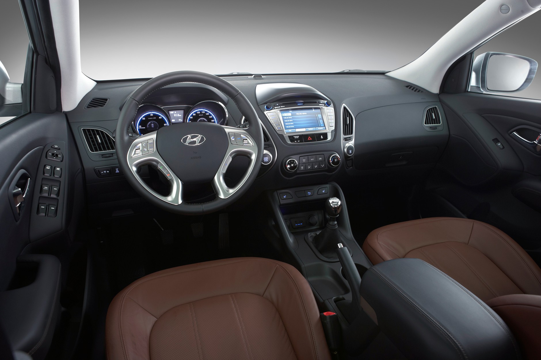 Hyundai ix35: po asfalcie i po błocie, po twardym i po miękkim - nowy gracz w segmencie SUV