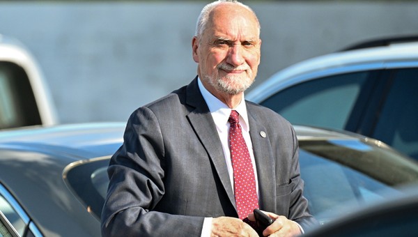 Antoni Macierewicz powinien stracić prawo jazdy. Policja wszczęła postępowanie