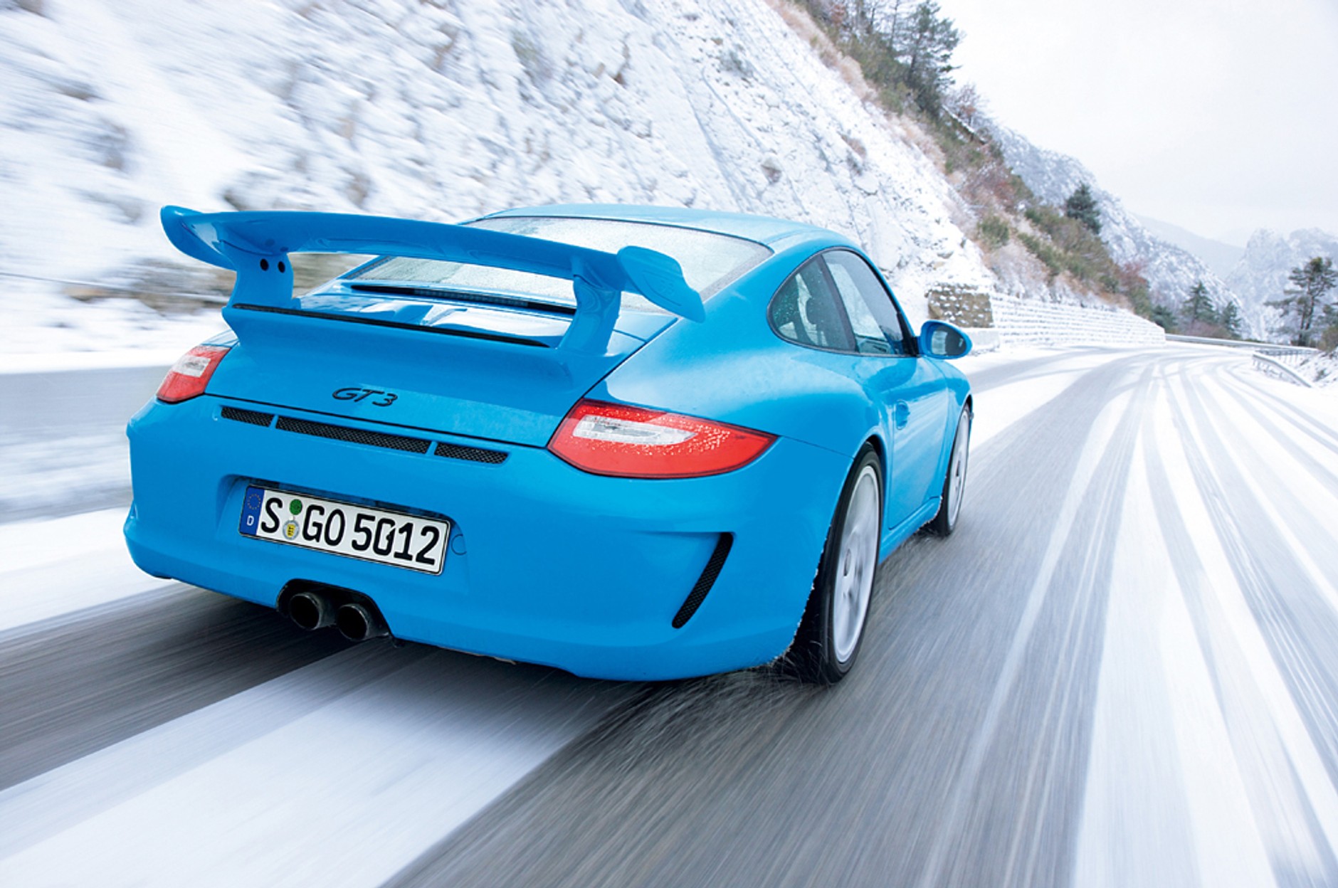 Gorący taniec na lodzie - Porsche 911 GT3 kontra VW Golf R