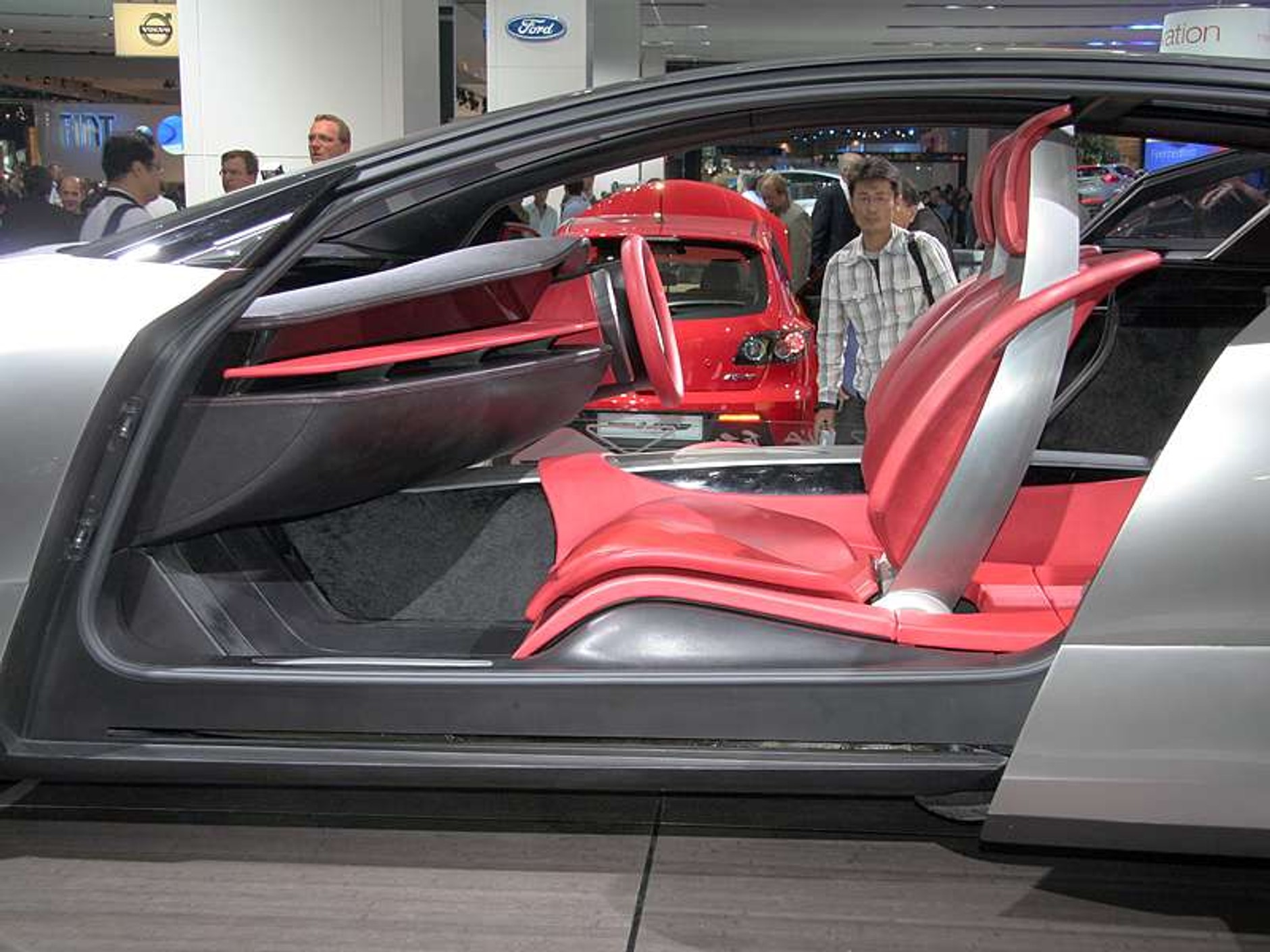 Paryż na żywo: fotogaleria z targów – Pierwszy dzień targów (1/2)