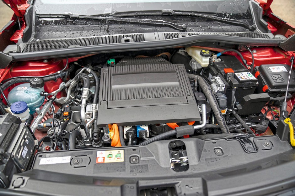 MG4 kontra Peugeot e-2008