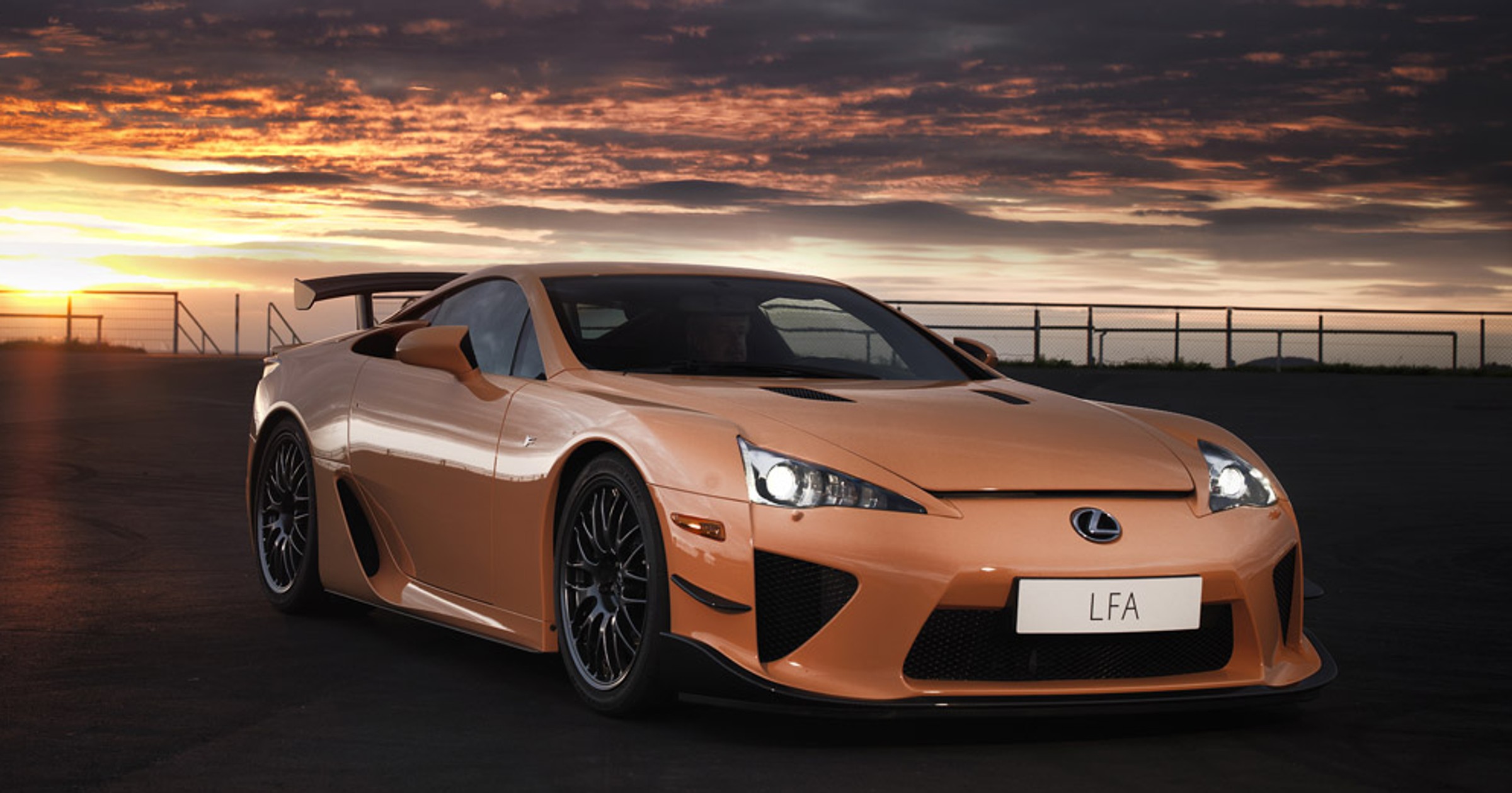 Lexus LFA Nurburgring Package: samochód z piekła rodem