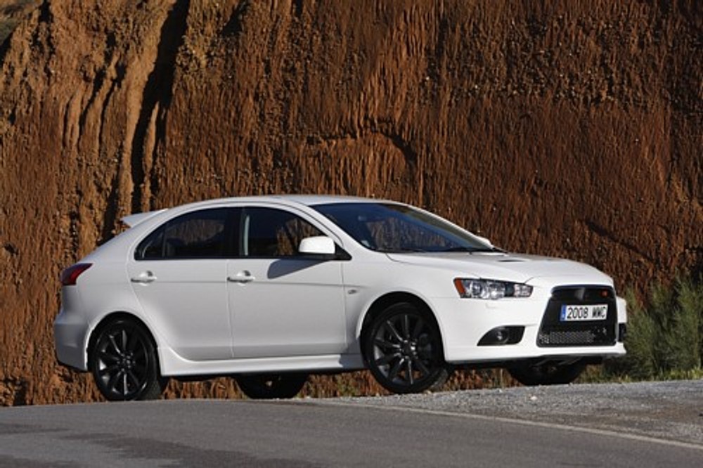 Mitsubishi Lancer Ralliart - Konkurent Imprezy WRX już w salonach