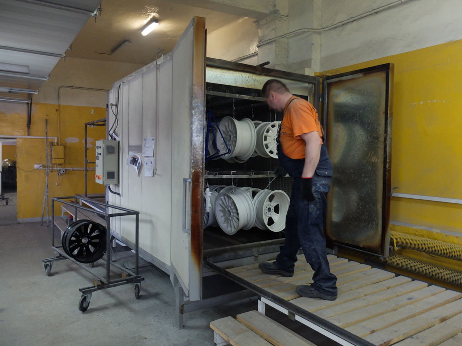 Alufelgi na wysoki połysk - renowacja felg krok po kroku