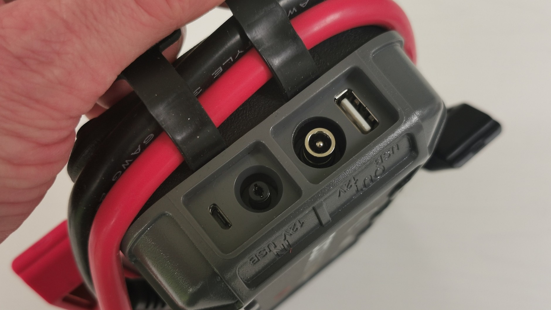 Nie tylko obecność gniazd USB ma znaczenie – liczy się też, ile „uciągną”