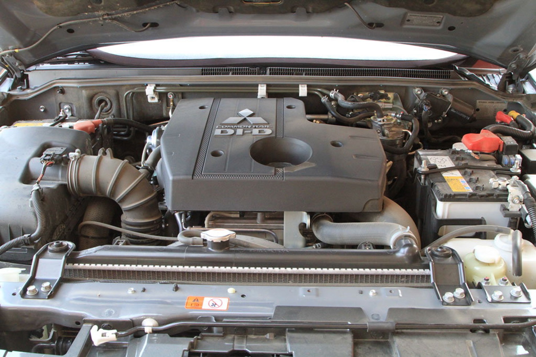 Mitsubishi Pajero 3.2 DID Instyle  - na pohybel SUV-om