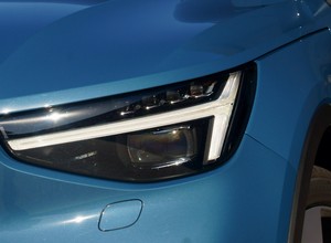 Amatorzy świateł z cudzych Volvo pilnie poszukiwani. Niektórych okradli już dwa razy