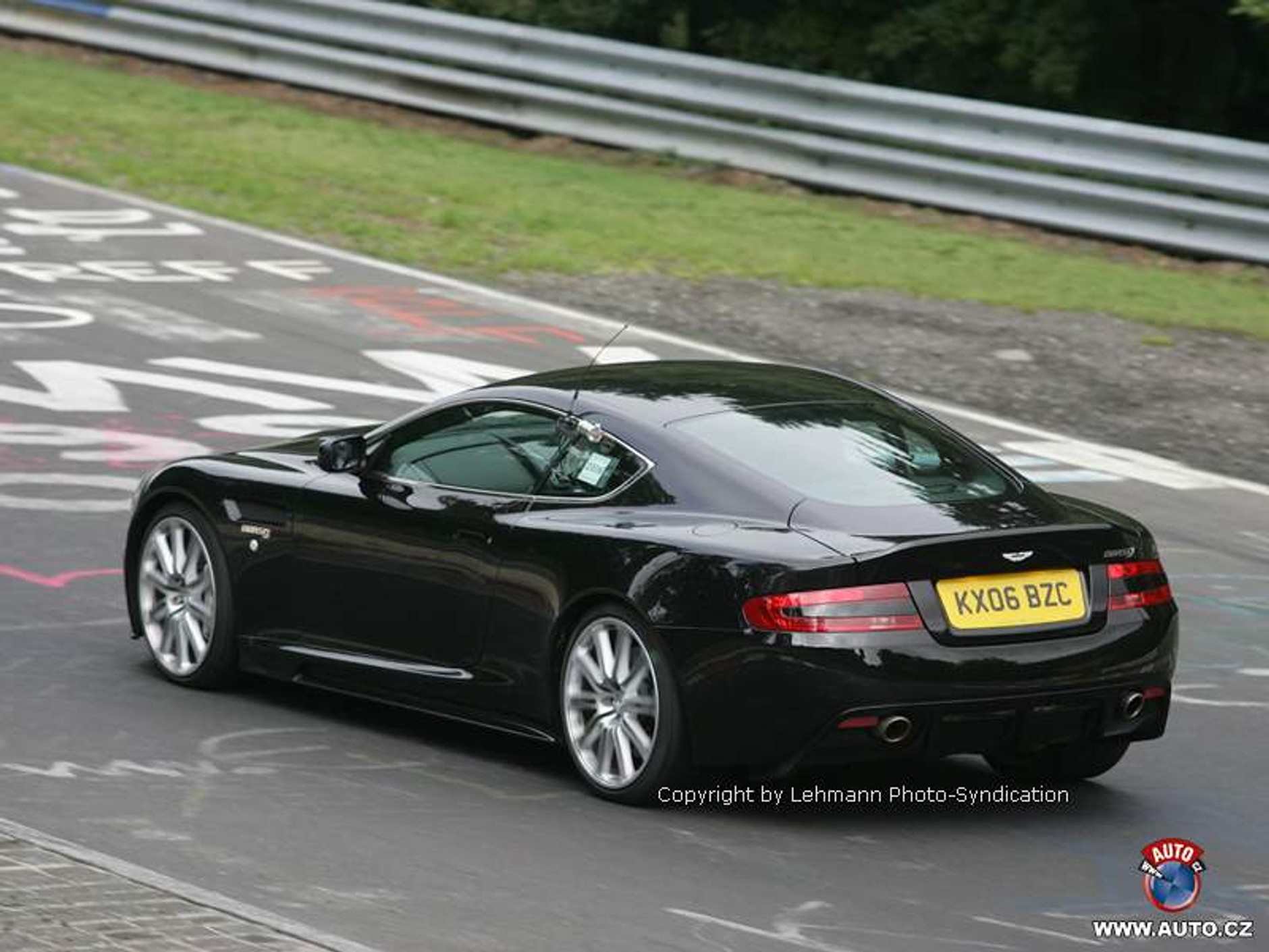 Zdjęcia szpiegowskie: Aston Martin DBRS9 na Nürburgring