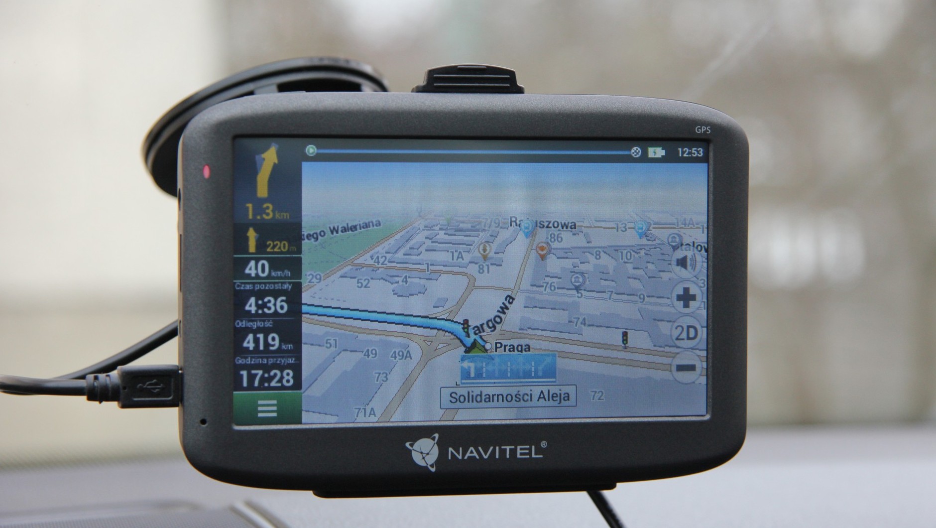 Navitel_E500_asystent_pasa_ruchu