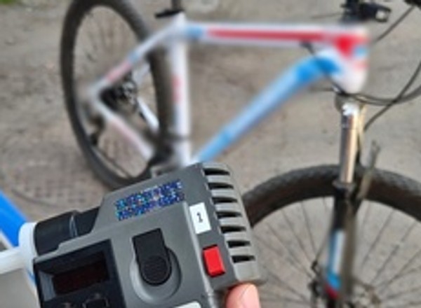 Policjanci zatrzymali rowerzystę. "Wręczyli mu kwity" na 1000 zł