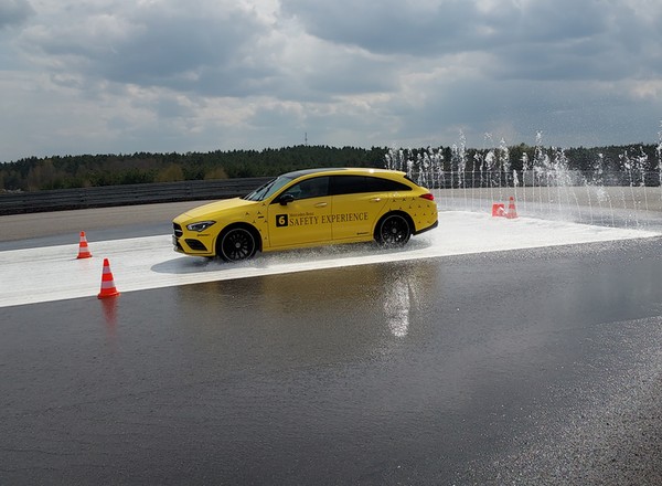 Tak wyglądają szkoły jazdy Mercedesa i AMG