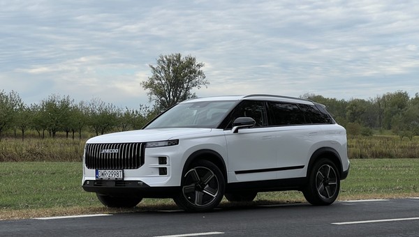 Nowy chiński spalinowy SUV ma polskie ceny. Jaecoo 7 od 139 tys. 900 zł