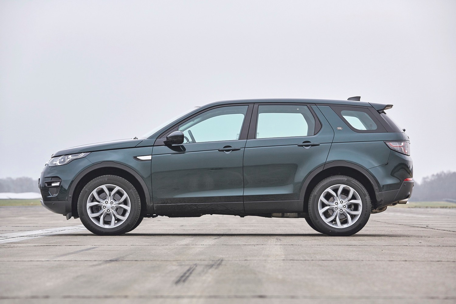 Nowe Audi Q5 kontra BMW X3, Land Rover Discovery Sport i Mercedes GLC