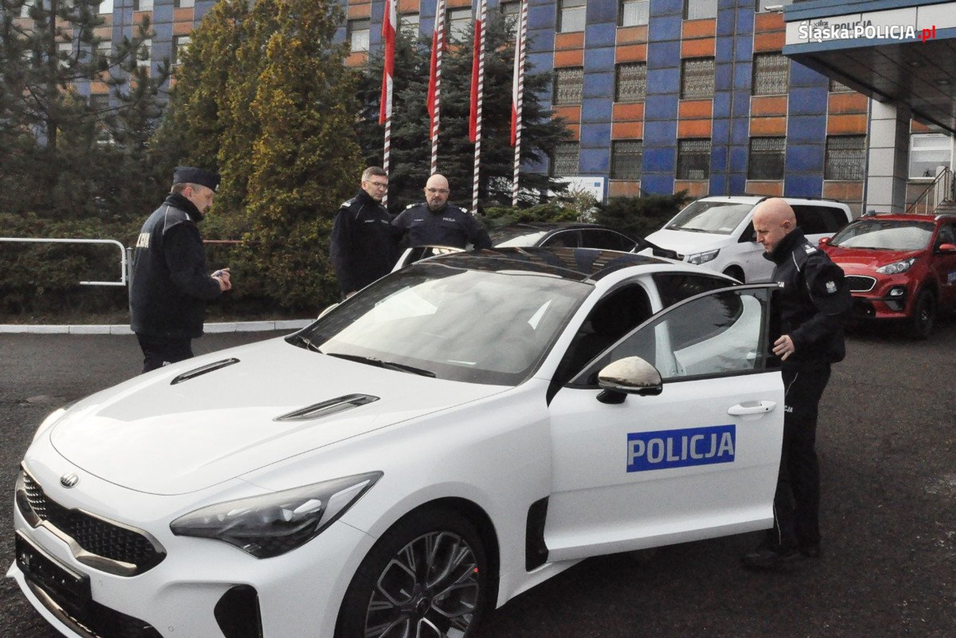Nowe radiowozy śląskiej policji