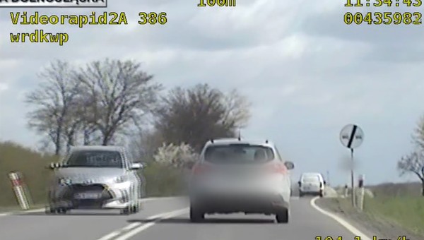 Za jednym podejściem kobieta zbyt szybko jadąc autem przekroczyła limit punktów karnych 