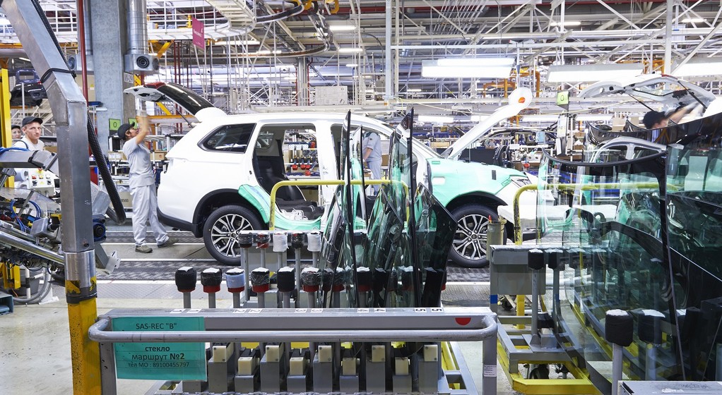 Mitsubishi Outlander na linii produkcyjnej w fabryce w Rosji