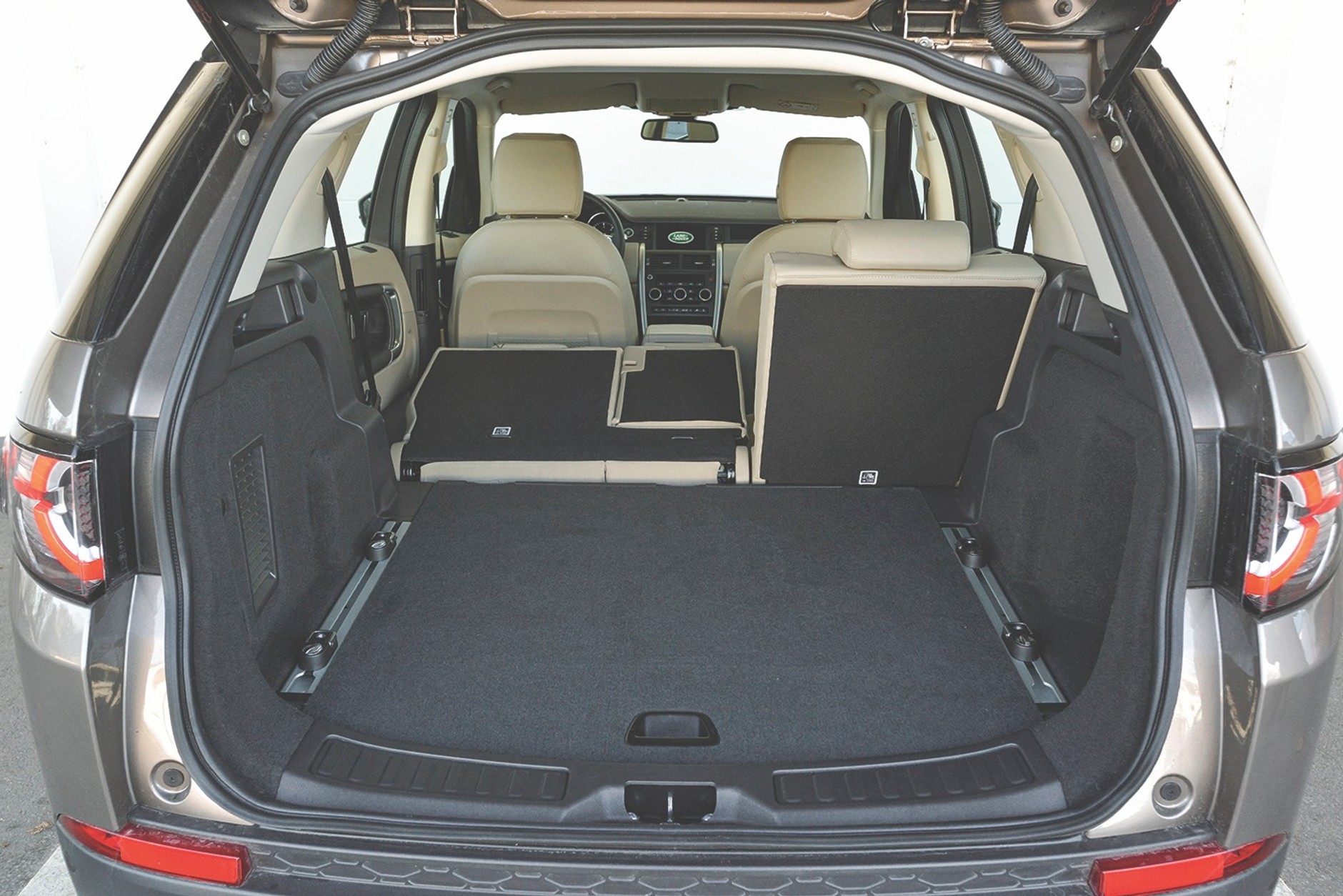 Land Rover Discovery Sport kontra Mitsubishi Outlander