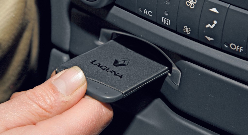 Renault Laguna II – karta hands free