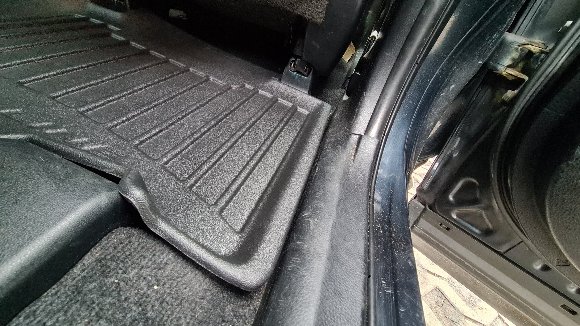 Sezonowa wymiana dywaników w samochodzie