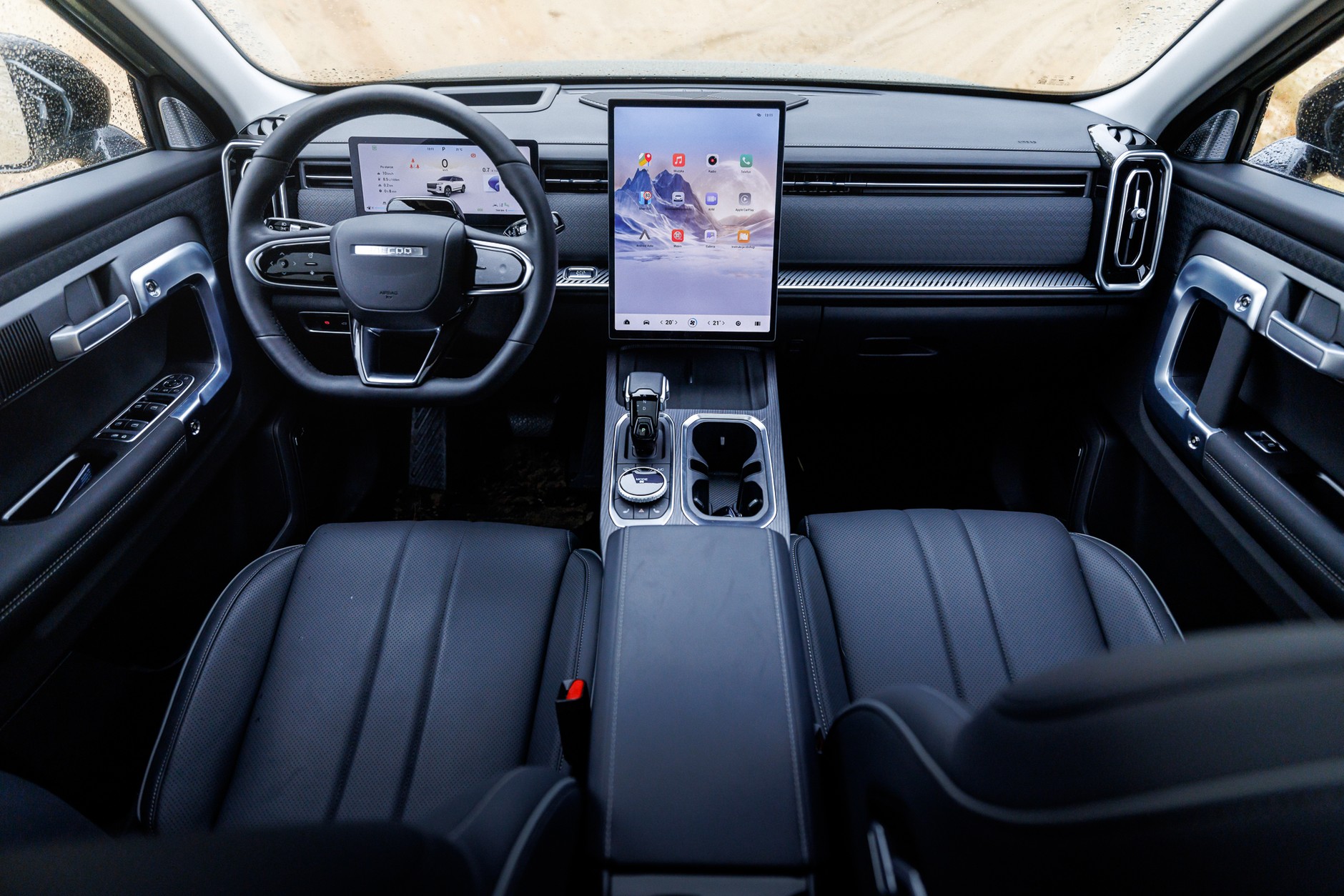 Jaecoo J7 na torze offroadowym