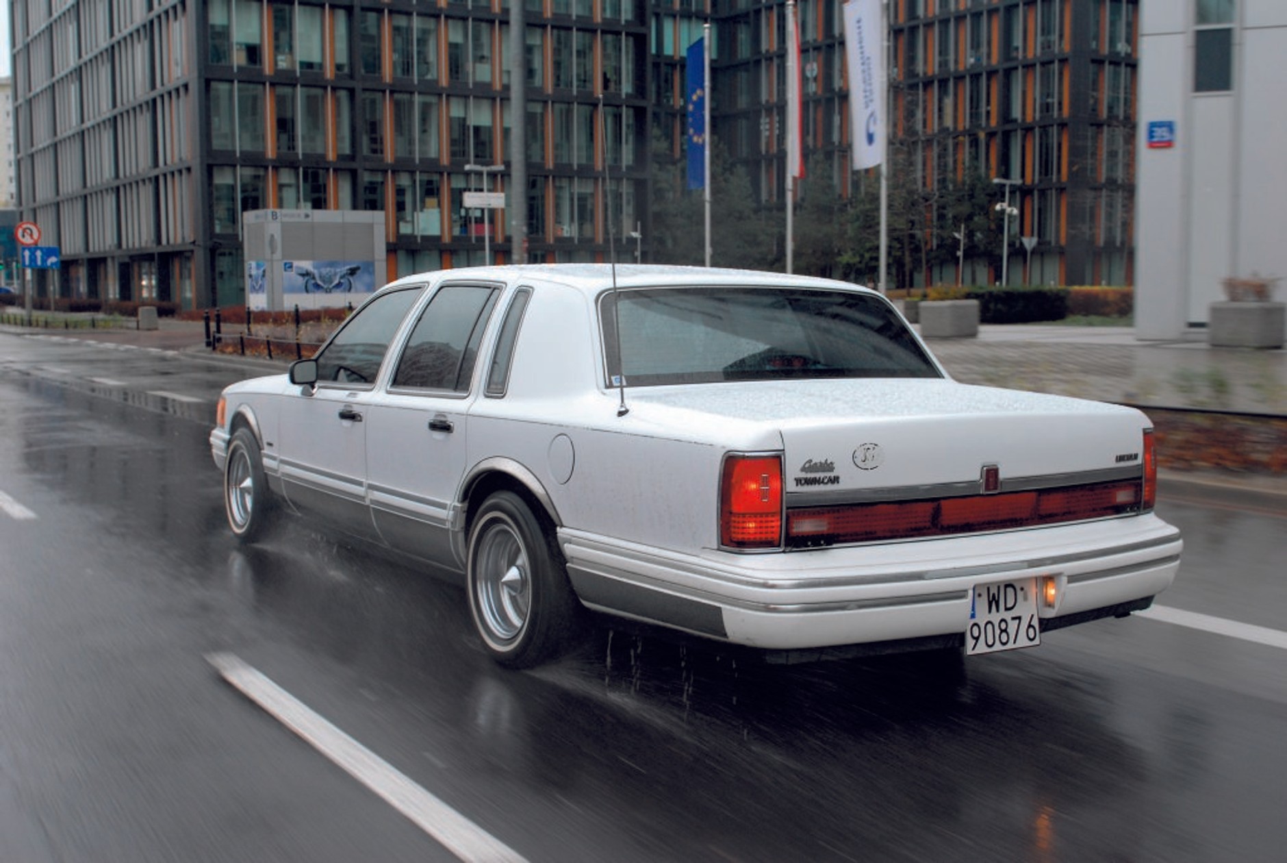 Lincoln Town Car - kanapa na kołach