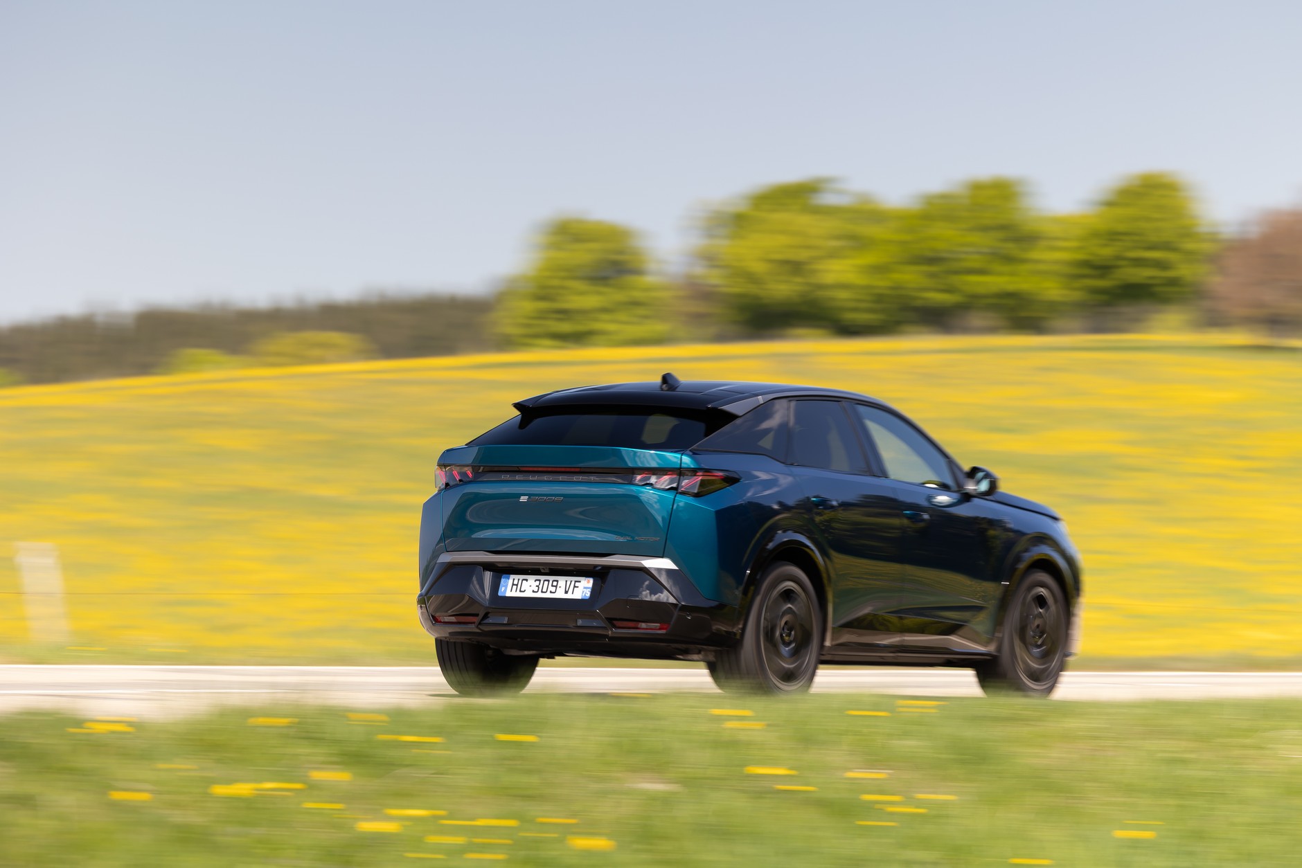 Peugeot E-3008 325 Dual Motor