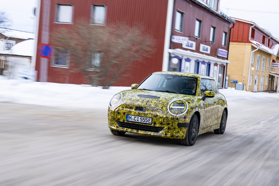 2023 Mini Electric zakamuflowany
