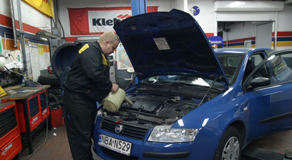 Czy naprawdę trzeba jechać do ASO? Spradzamy gdzie można zrobić przegląd gwarancyjny?