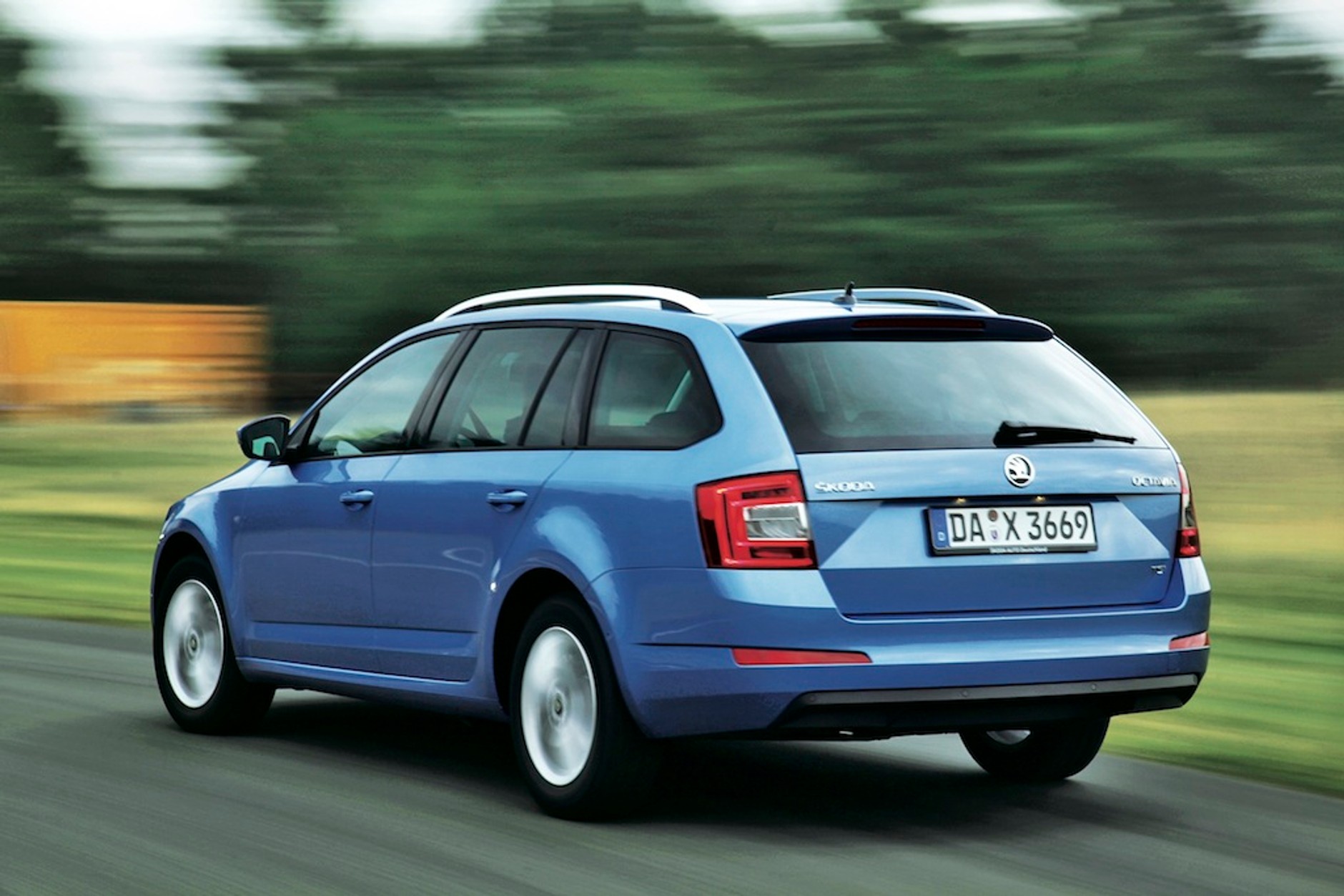 10 aut w teście spalania przy pełnym gazie - Skoda Octavia