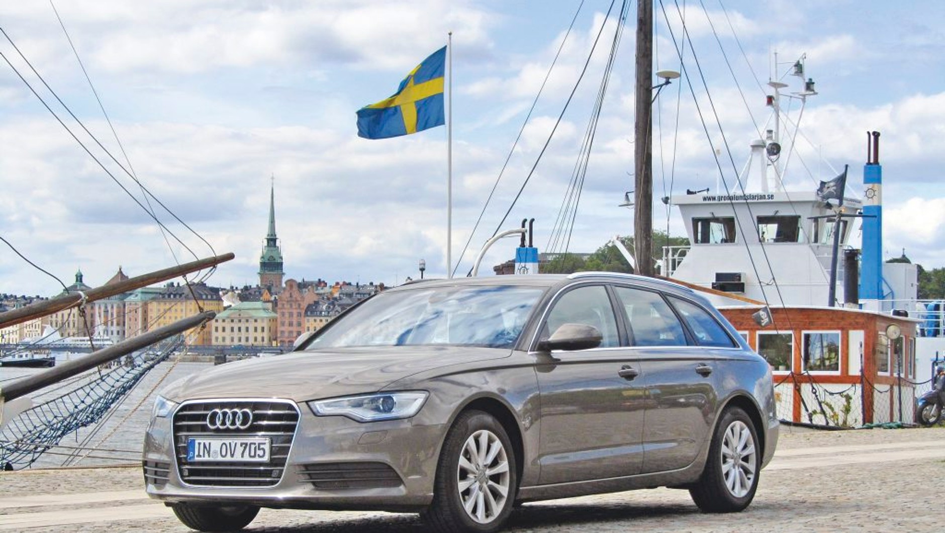 Na pierwszym planie nasze Audi, a w tle – stolica Szwecji.