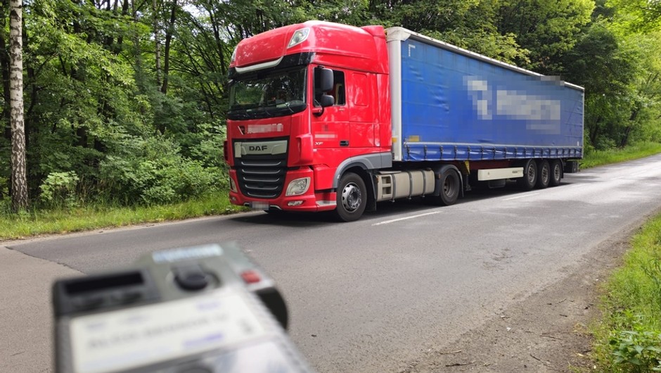 Obraz pochodzący z serwisu https://piekary-slaskie.policja.gov.pl/k18/informacje/wiadomosci/389038,Kolejny-kierujacy-na-quotpodwojnym-gazie-quot-zatrzymany.html