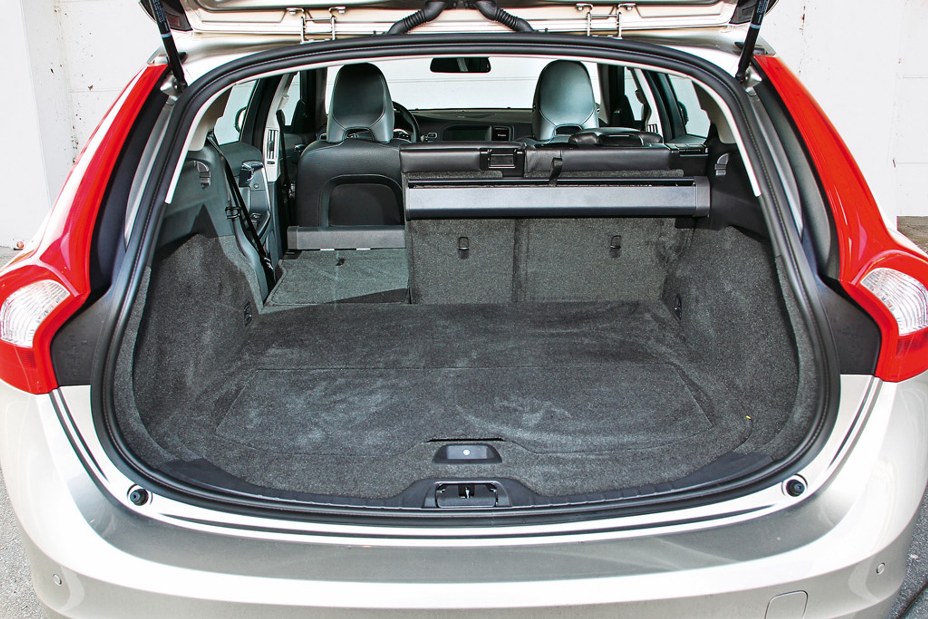 BMW 320d kontra Audi A4 i Volvo V60: sprawdzamy, czy warto kupić kombi klasy premium?