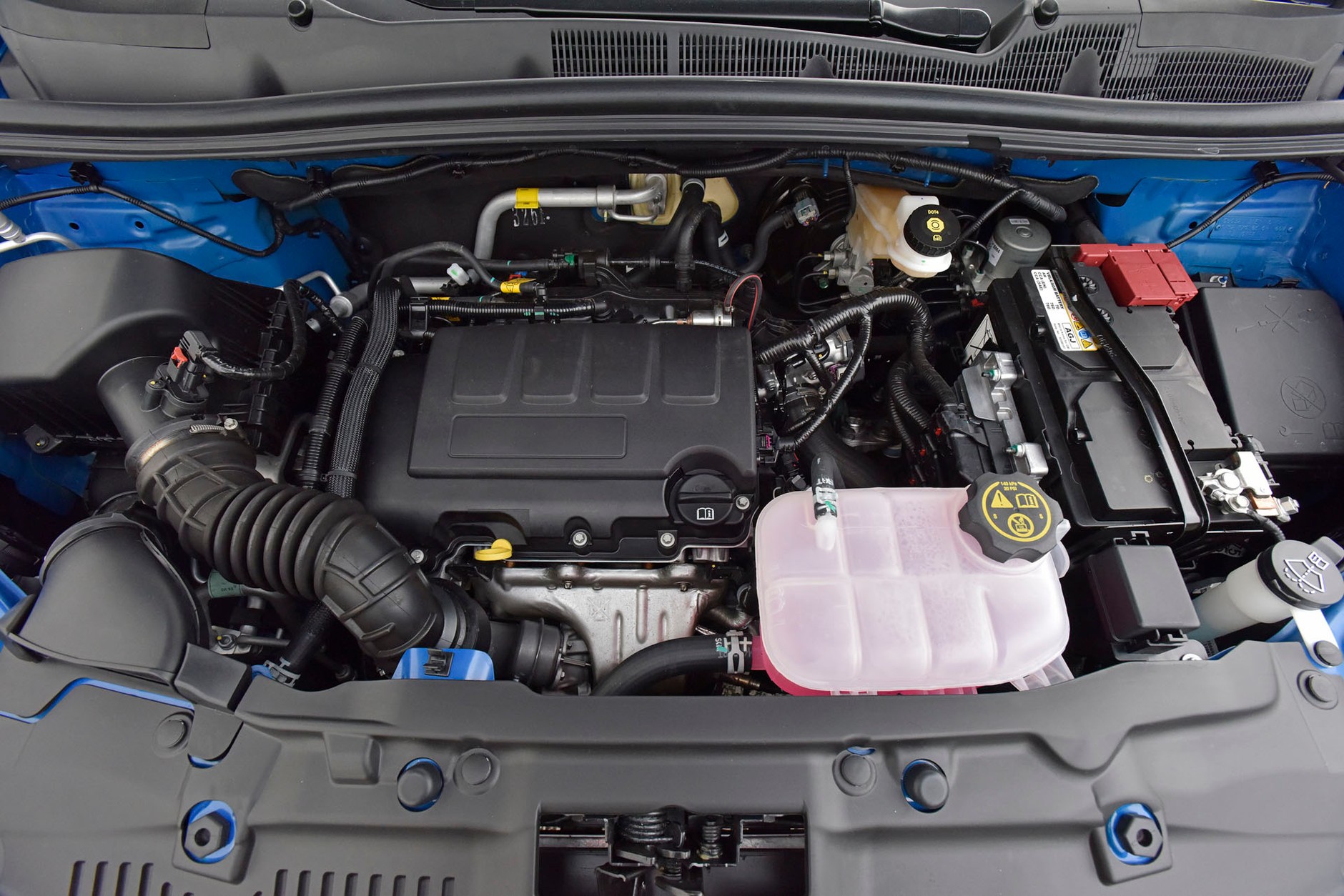 Skoda Karoq kontra Opel Mokka X - który kompaktowy SUV będzie lepszym wyborem?