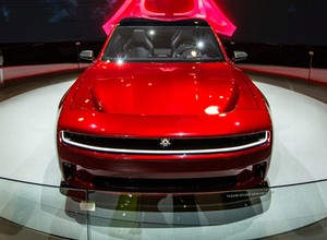 Dodge Charger Daytona SRT pokazany drugi raz. Ma aż 9 dzikich wersji mocy