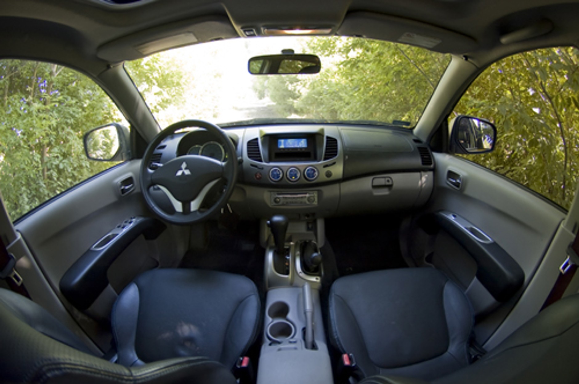 Mitsubishi L200 - Pikap dla leniwych