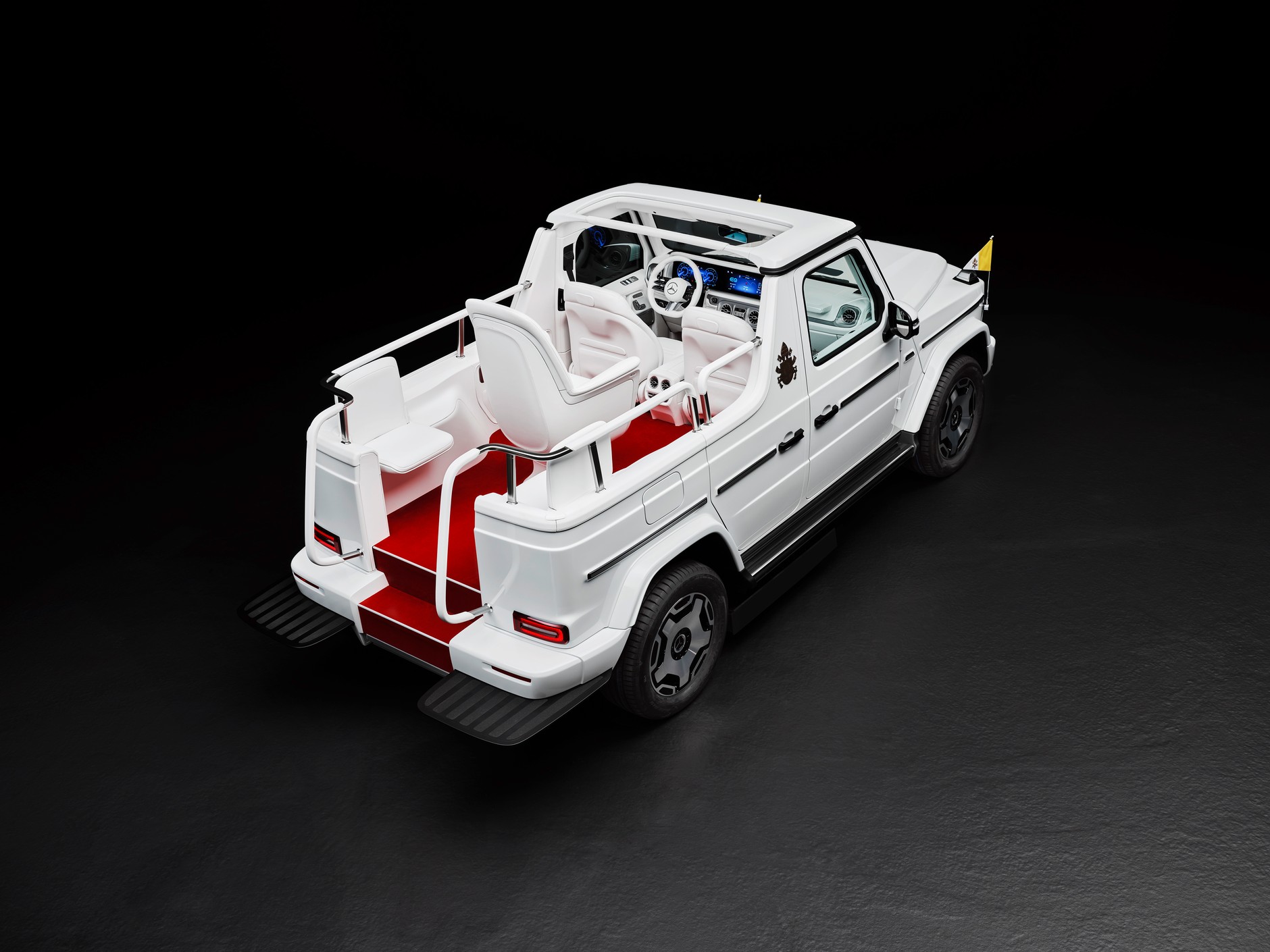 Mercedes G580 "papamobile"