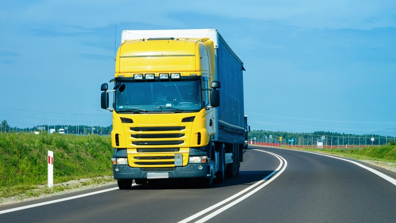 Ciężarówka wioząca transport z pomocą humanitarną