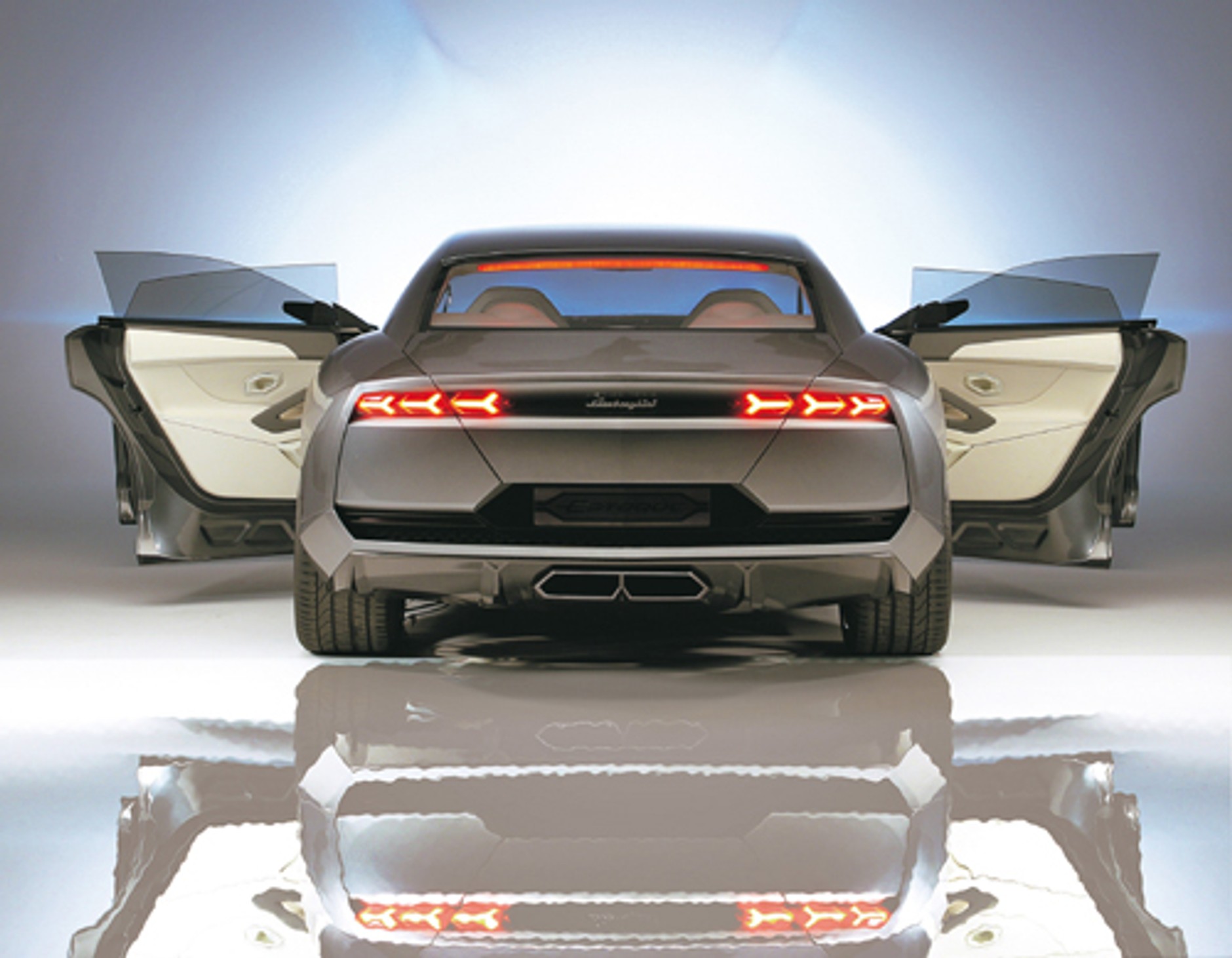 Lamborghini Estoque spotyka Espadę - Ostra limuzyna z bykiem w herbie