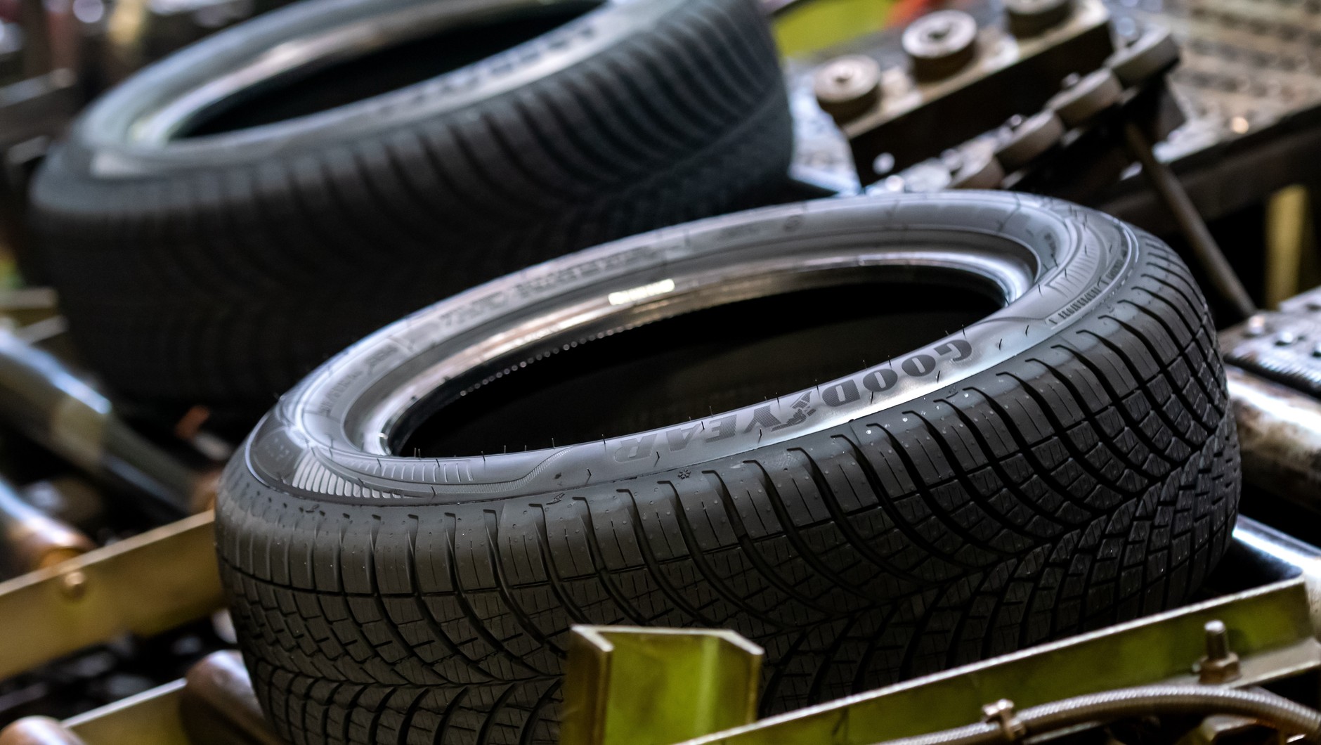 Produkcja opon marki Goodyear w fabryce w Dębicy
