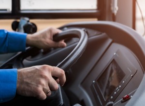 Ukradł autobus z zajezdni. Jeździł ulicami Bydgoszczy i niszczył pojazdy