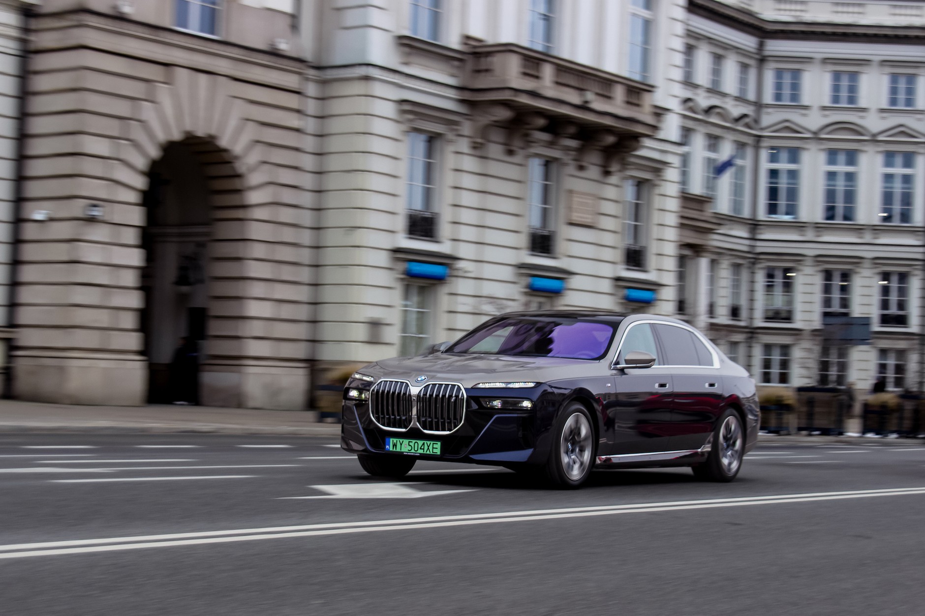 BMW i7