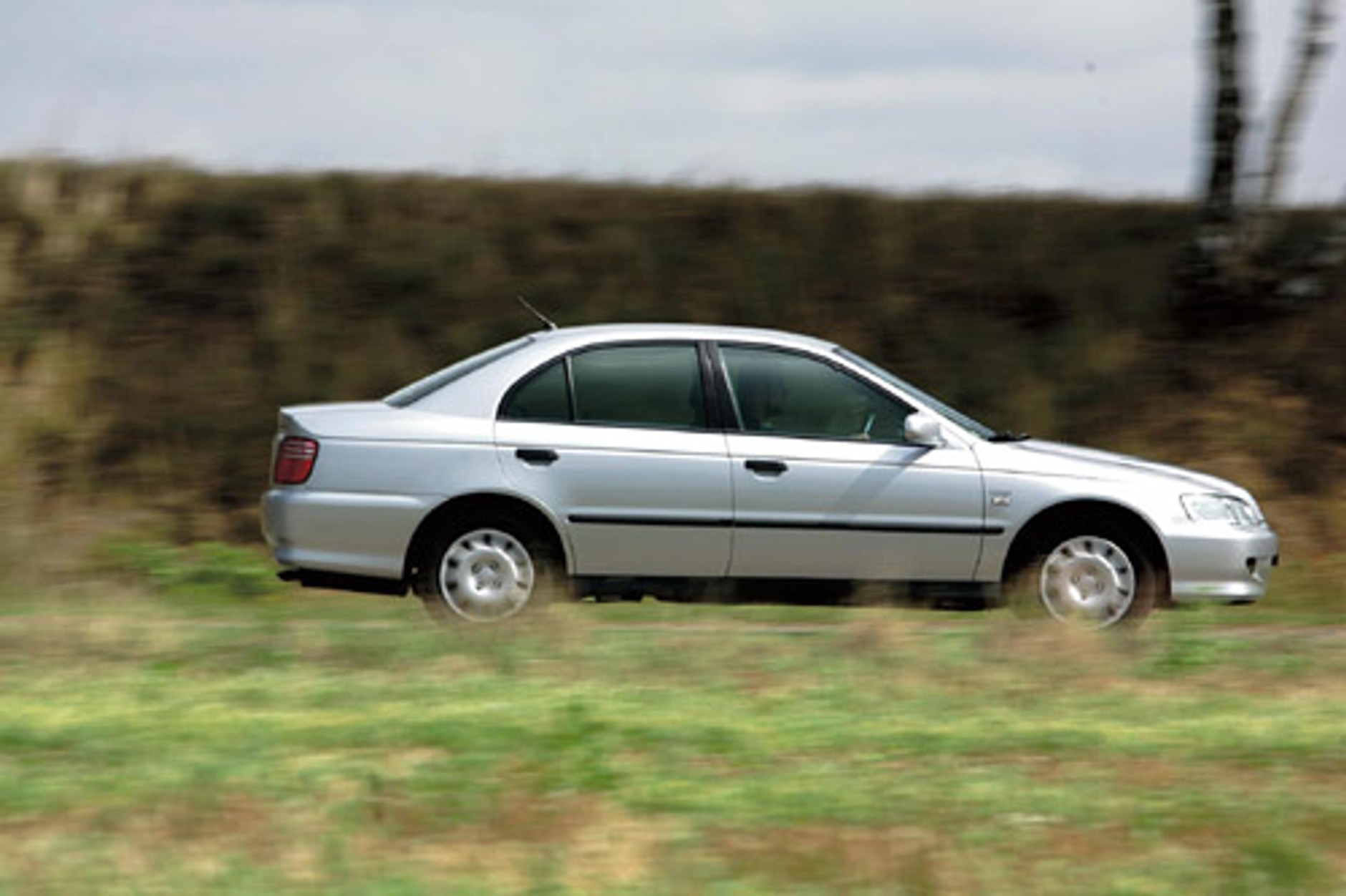 Honda Accord, Mazda 626, Nissan Primera, Toyota Avensis - Mocarze klasy średniej