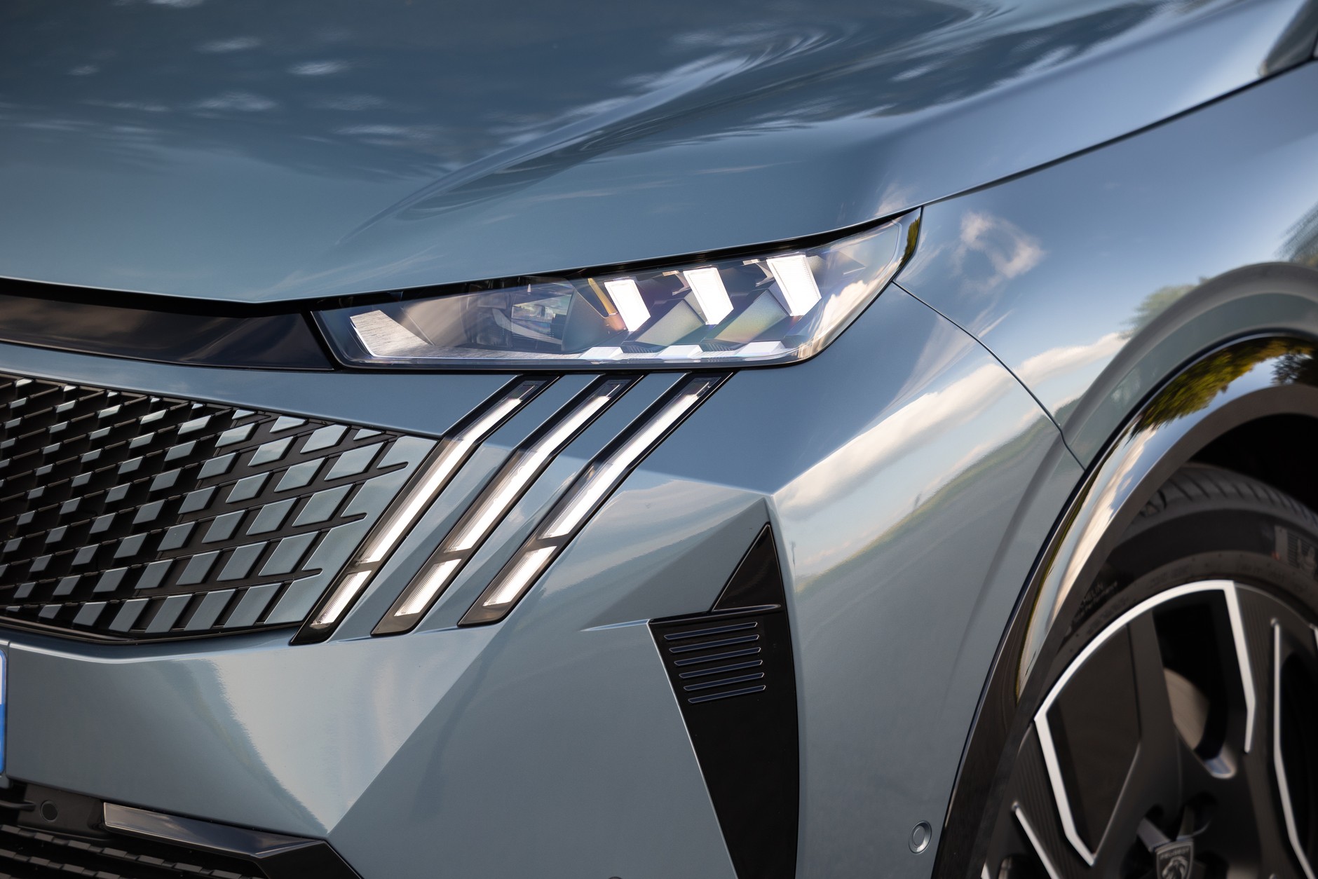 Peugeot E-5008 325 Dual Motor