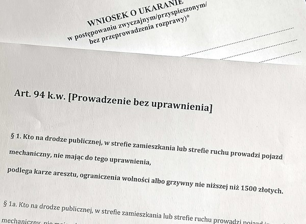 Policjanci złapali ją za jazdę bez uprawnień. Stanie za to przed sądem po raz 17