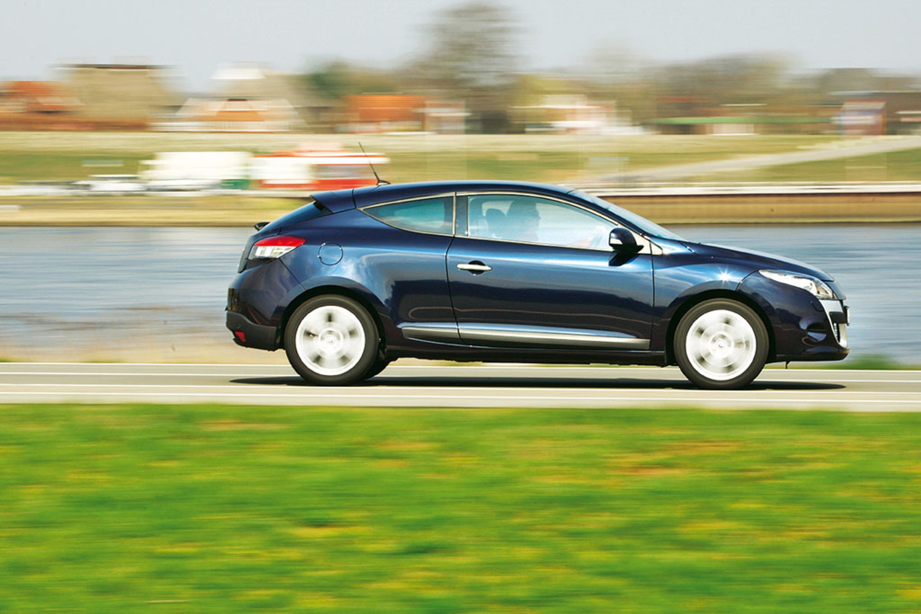 Pobudzające turboespresso - Peugeot RCZ kontra Renault Megane Coupe i VW Scirocco