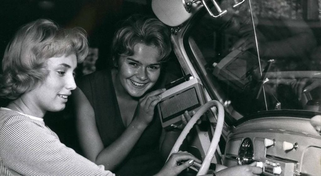 1959. Premiera radia tranzystorowego podczas tragów samochodowych we Frankfurcie.