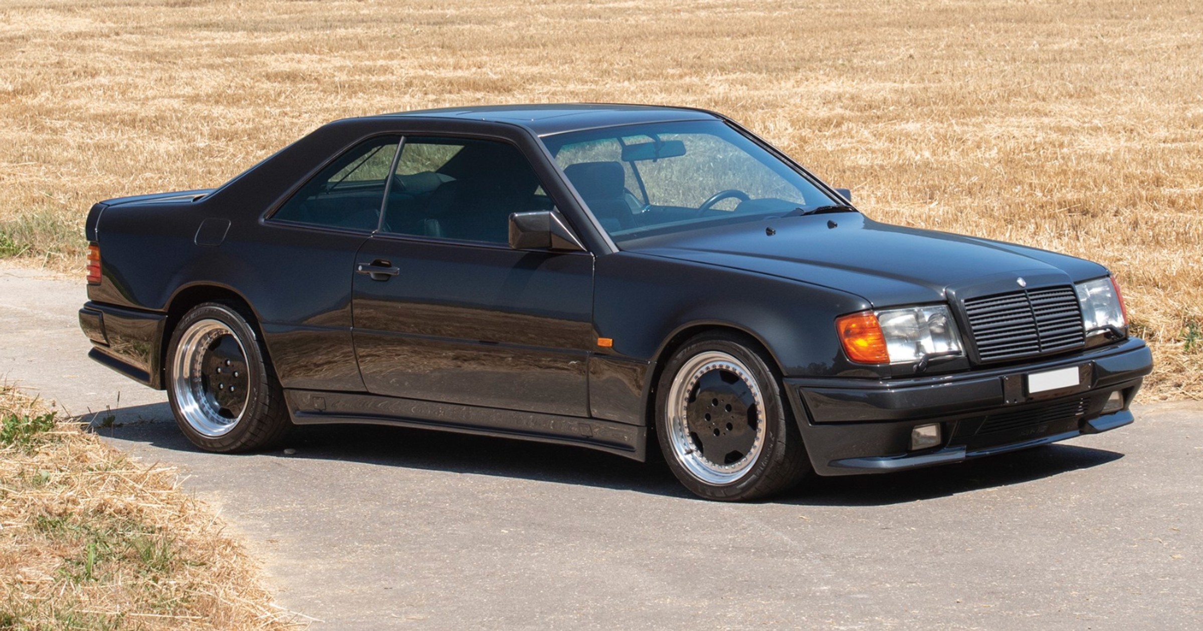 Mercedesa 300 CE 6.0 AMG