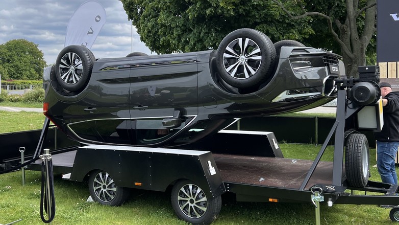 Symulator dachowania w miasteczku Volvo For Safety (Warszawa; 23 maja 2025 r.)